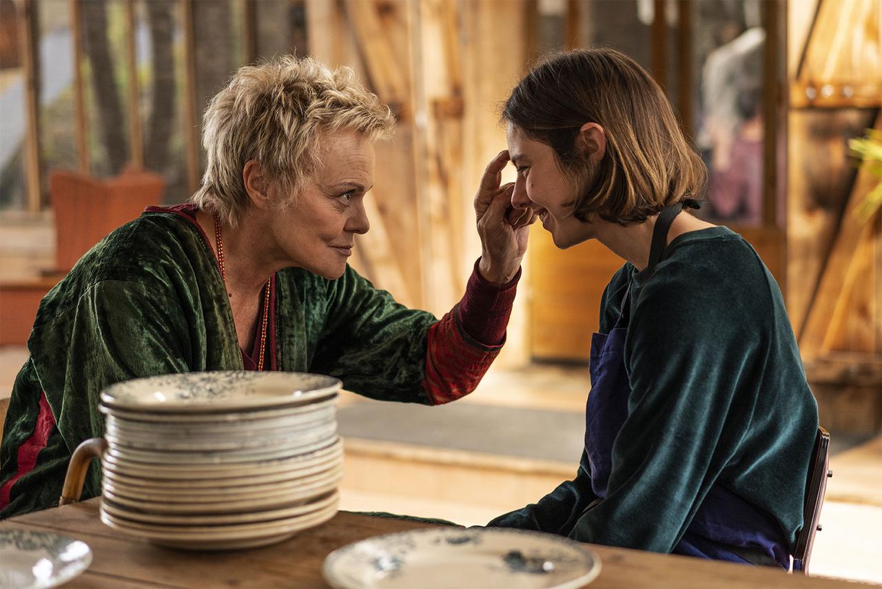 Muriel Robin (à gauche) et Marion Barbeau dans le film "En corps" de Cédric Klapisch. [CQMM - Emmanuelle Jacobson Roques]