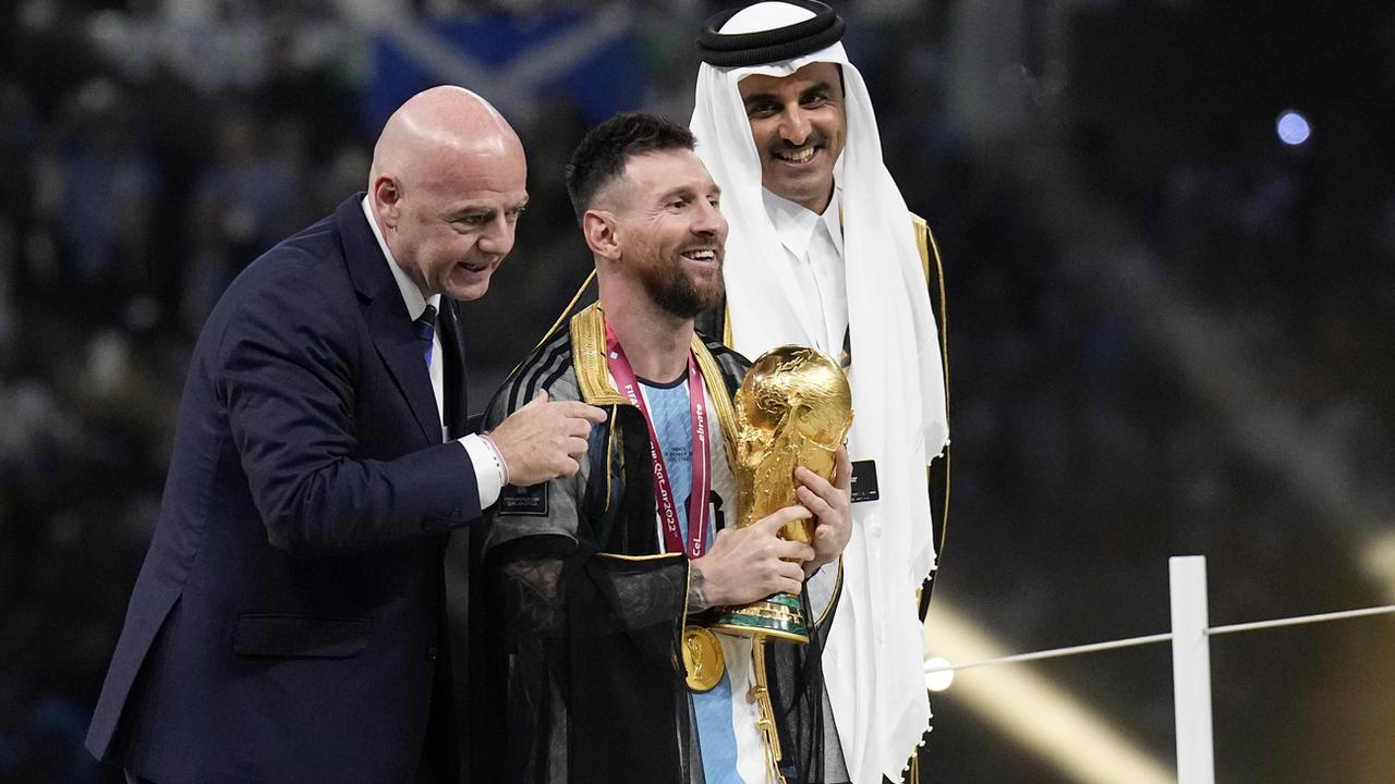 Le Qatar et la FIFA sont les grands vainqueurs du bilan non sportif de la Coupe du monde. [AP Photo/KEYSTONE - Martin Meissne]