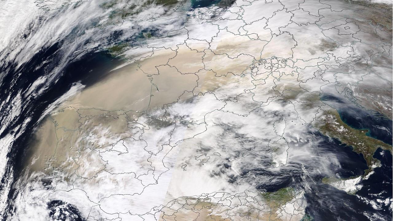 Poussières du Sahara au-dessus de l'Europe, le 15 mars 2022 [NASA]