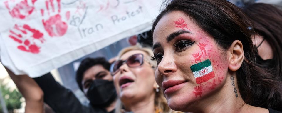 Les manifestations se poursuivent en Iran. [Keystone/EPA - Sedat Suna]