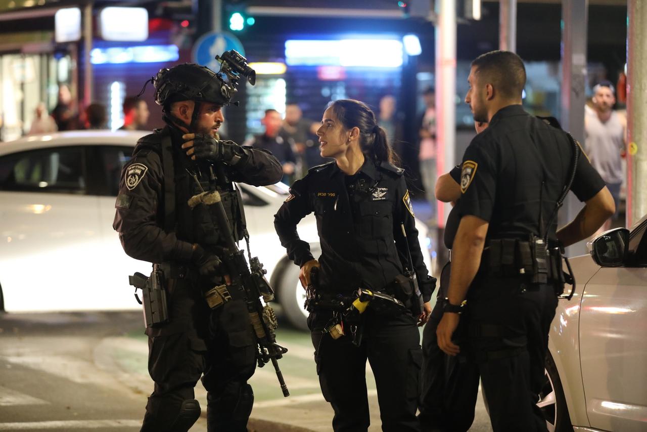 Une vaste chasse à l'homme a rapidement été organisée après l'attaque de Tel Aviv. [Keystone - EPA/Abir Sultan]