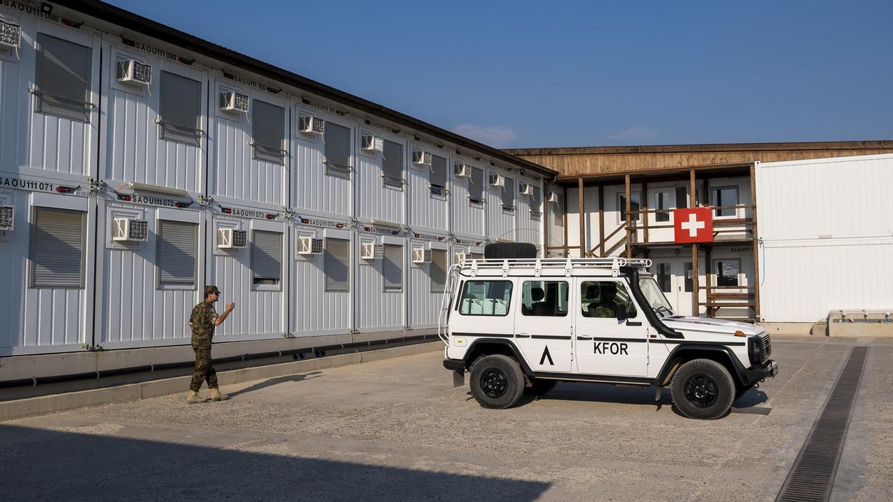 Le Conseil fédéral demande la prolongation du déploiement de la Swisscoy au Kosovo [KEYSTONE - Jean-Christophe Bott]