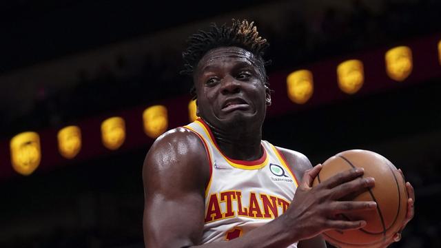 Clint Capela et les Hawks ont enchaîné un 2e succès en 2 jours. [Keystone - John Bazemore]