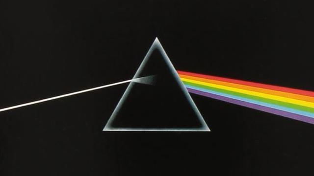 L'album "Dark Side of The Moon" de Pink Floyd comporte un prisme décomposant de la lumière blanche en arc-en-ciel. [pinkfloyd.com]