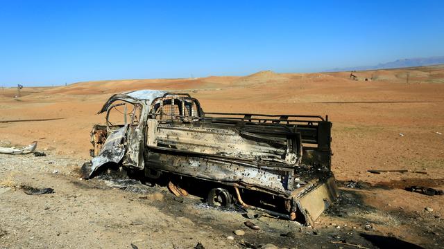 Un camion détruit dans le cadre de l'opération turque en Syrie. [REUTERS - NORTH PRESS AGENCY]