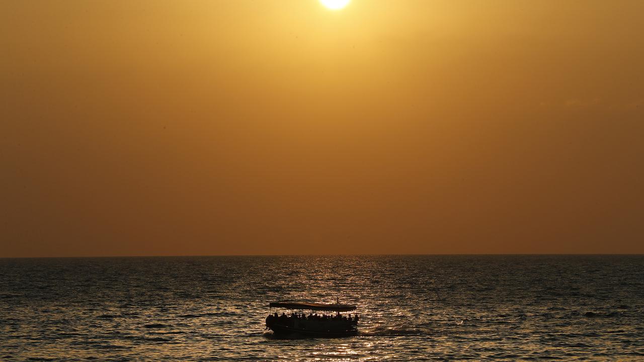 Bateau de migrants en pleine mer (image d'illustration). [AP/Keystone - Hussein Malla]