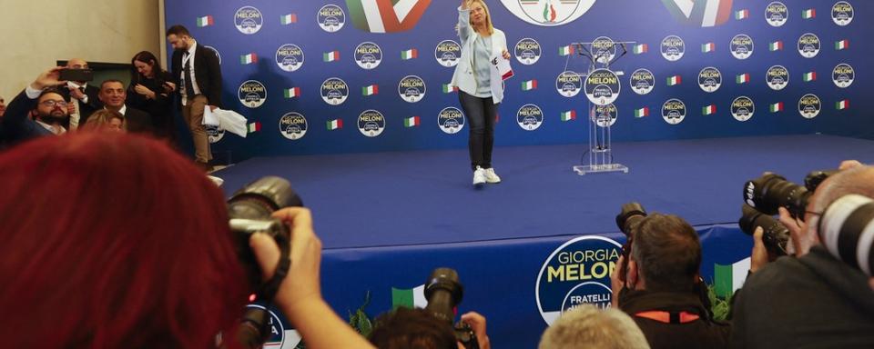 Giorgia Meloni tôt lundi matin lors d'un gala de victoire à Rome. [AFP/Anadolu - Riccardo de Luca]