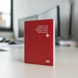 Le passeport suisse. [KEYSTONE - CHRISTIAN BEUTLER]