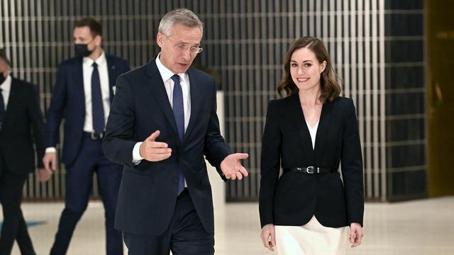 Le secrétaire général de l'Otan Jens Stoltenberg, avec la Première ministre finlandaise Sanna Marin. [AFP - Jussi Nukari]