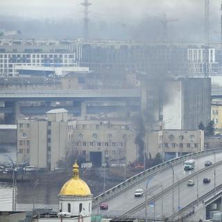 La ville de Kharkiv en Ukraine subit un bombardement intense de la part des forces armées russes. [AP Photo - Efrem Lukatsky - Keystone]