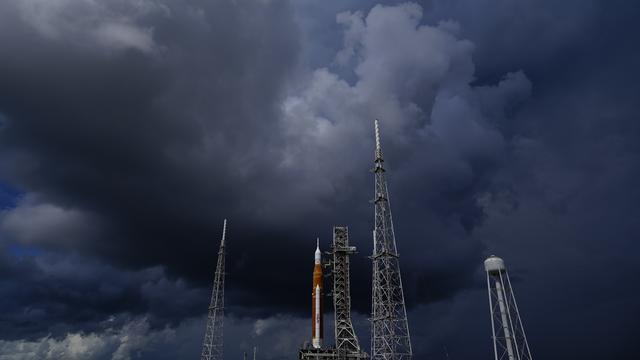 La fusée lunaire de la NASA se trouve sur l'aire de lancement 39B avant la mission Artemis 1 au Centre spatial Kennedy, le vendredi 2 septembre 2022, à Cap Canaveral, en Floride (AP Photo/Brynn Anderson). [Ap Photo - Brynn Anderson]