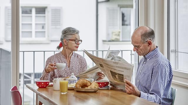 La votation sur la réforme de l'AVS avec le relèvement de l'âge de la retraite des femmes a divisé les femmes et les hommes comme jamais auparavant. [Keystone - Christof Schuerpf]