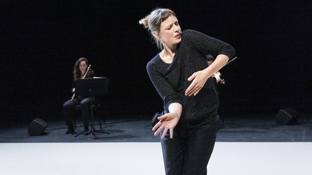 Une image du spectacle "Giselle..." au théâtre Vidy-Lausanne. [©Dorothée Thébert Filliger]