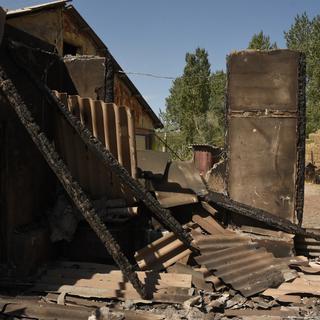 L'Arménie et l'Azerbaïdjan se rejettent mutuellement la faute des violences. Ici, un village arménien supposément bombardé par l'artillerie de Azerbaïdjan. [AFP - Karen MINASYAN]