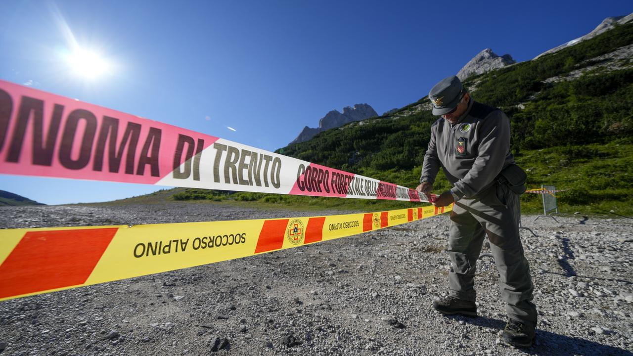 Le bilan de l'effondrement dans les Alpes italiennes est passé de sept à neuf morts. [Keystone - Luca Bruno]