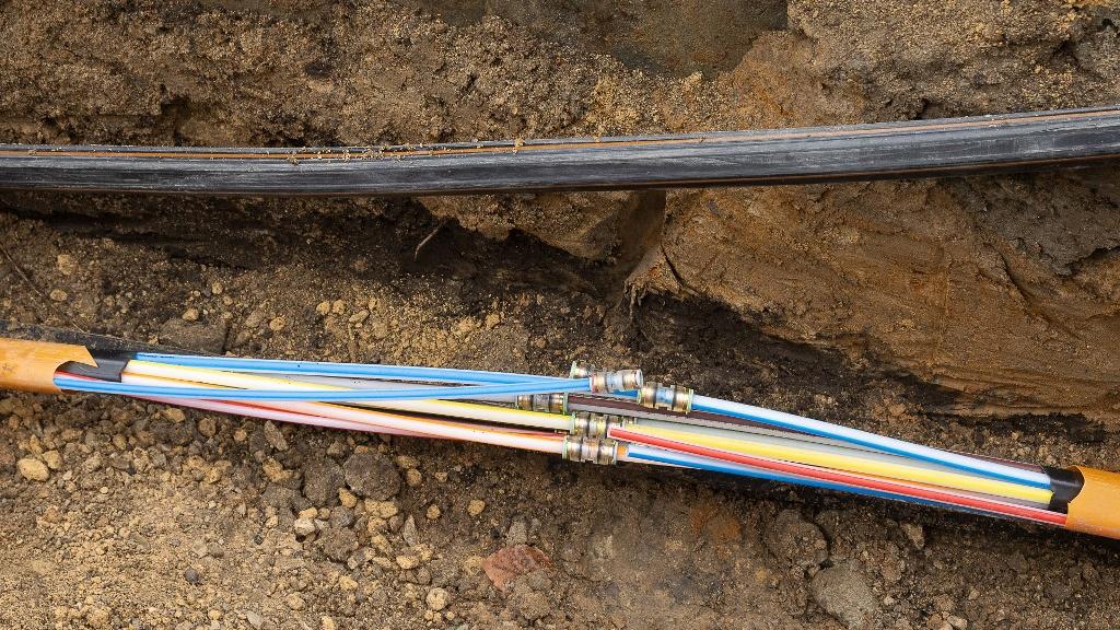 Vac Vitesse 4/5: Des câbles de fibre optique ont été intentionnellement coupés en plusieurs lieux en France. (Image d'illustration). [Belga via AFP - James Arthur Gekiere]
