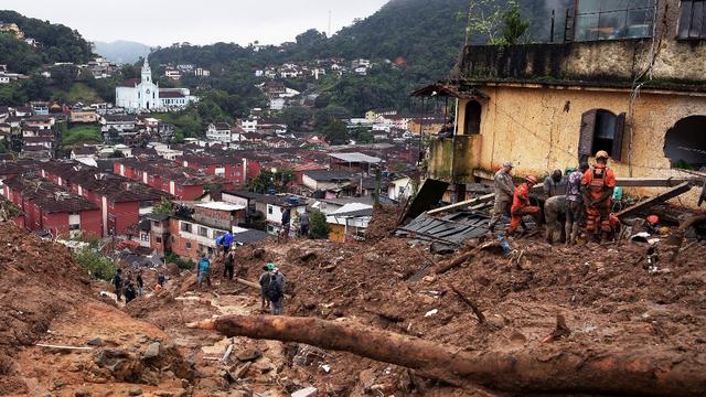 Inondations et pluies font des dizaines de morts à Petropolis, au Brésil [AFP - Carl De Souza]