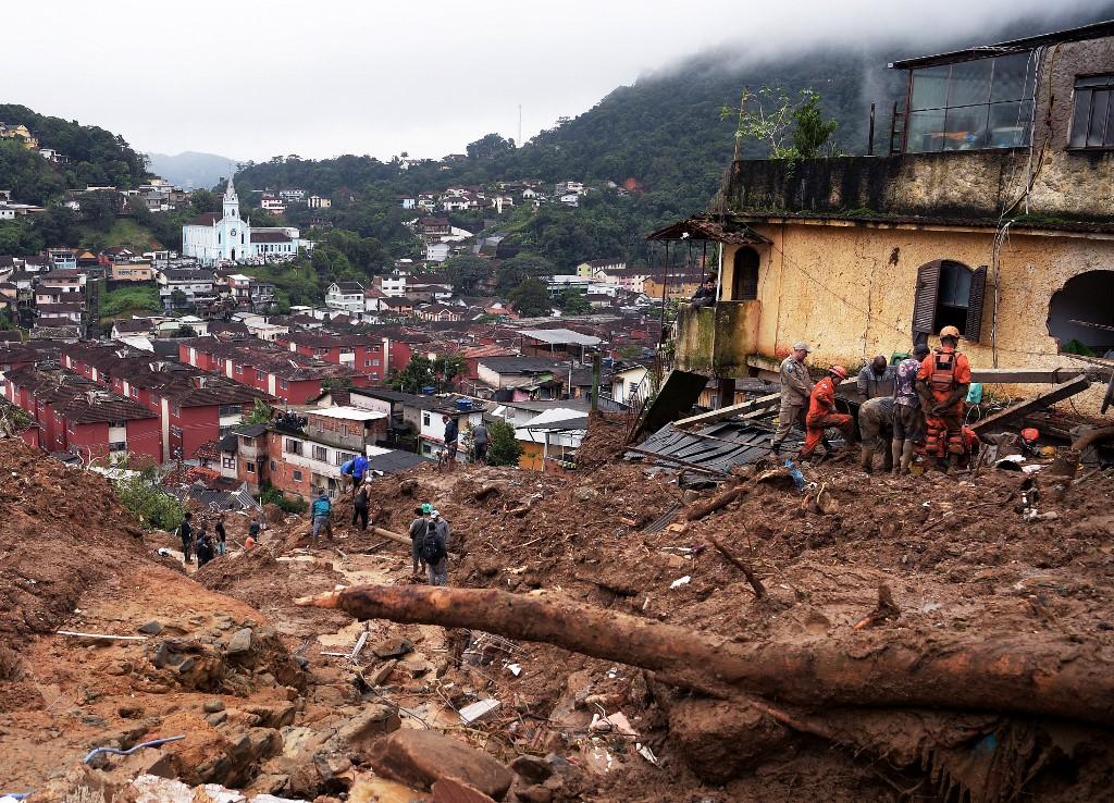 Inondations et pluies font des dizaines de morts à Petropolis, au Brésil [AFP - Carl De Souza]