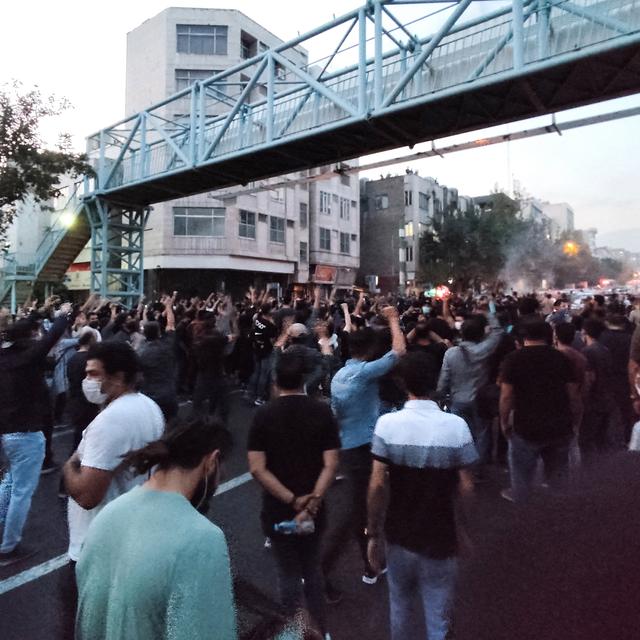 Une image obtenue par l'AFP le 21 septembre, montre des manifestants dans les rues de Téhéran. [AFP]