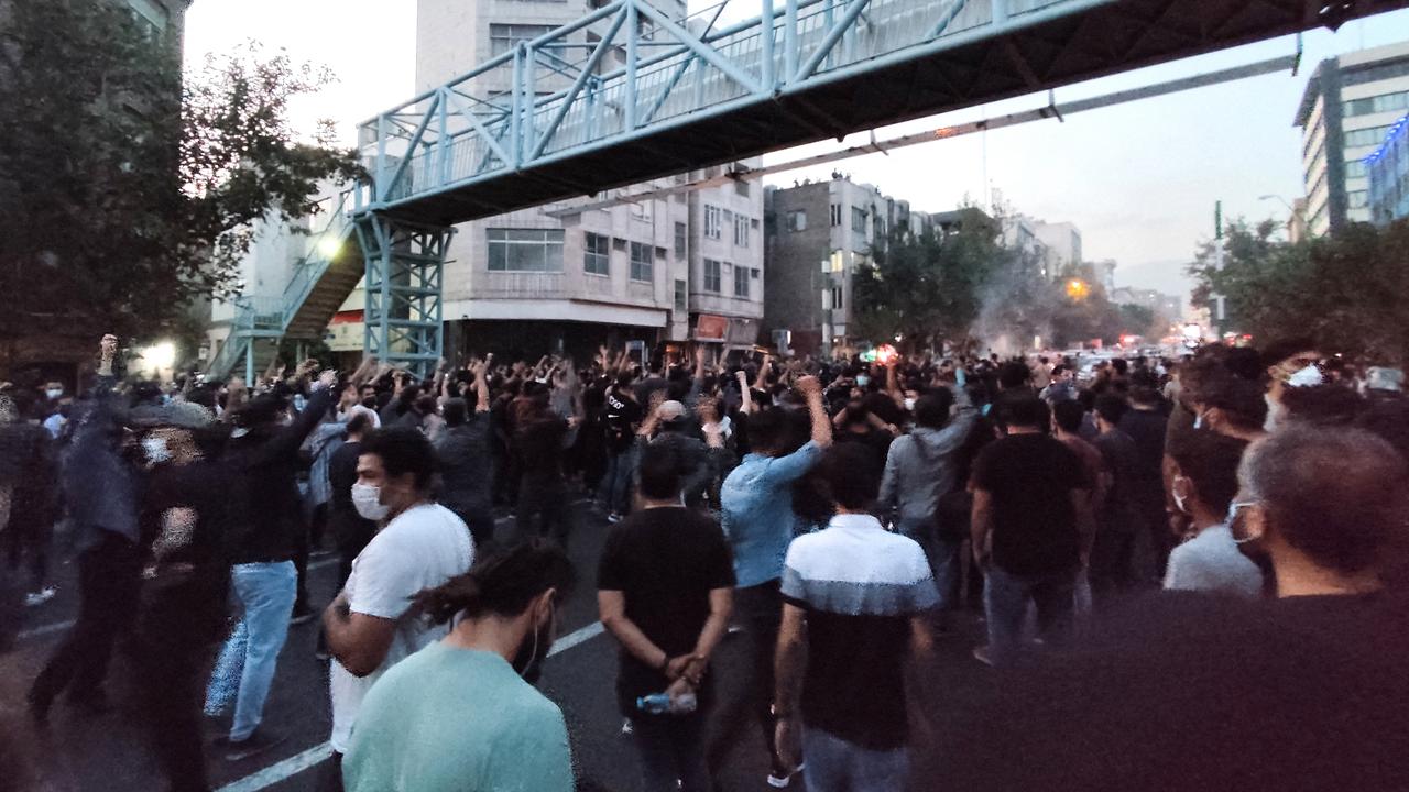 Une image obtenue par l'AFP le 21 septembre, montre des manifestants dans les rues de Téhéran. [AFP]