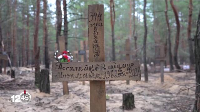 Des tombes par centaines découvertes dans la forêt d'Izioum après le retrait de l'armée russe. 450 corps qu'il faudra identifier