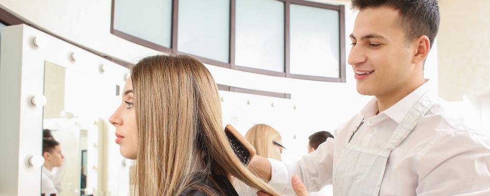 Métiers en mal dʹapprenti.e.s (1/5): les coiffeur.euse.s. [Depositphotos - serezniy]