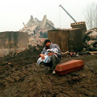 Séisme en Arménie, 1988. [AP Photo/Keystone - Alexander Zemlianichenko]