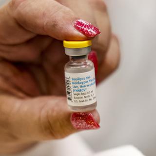 Une dose de vaccin contre la variole du singe. [Keystone/AP - Nell Redmond]