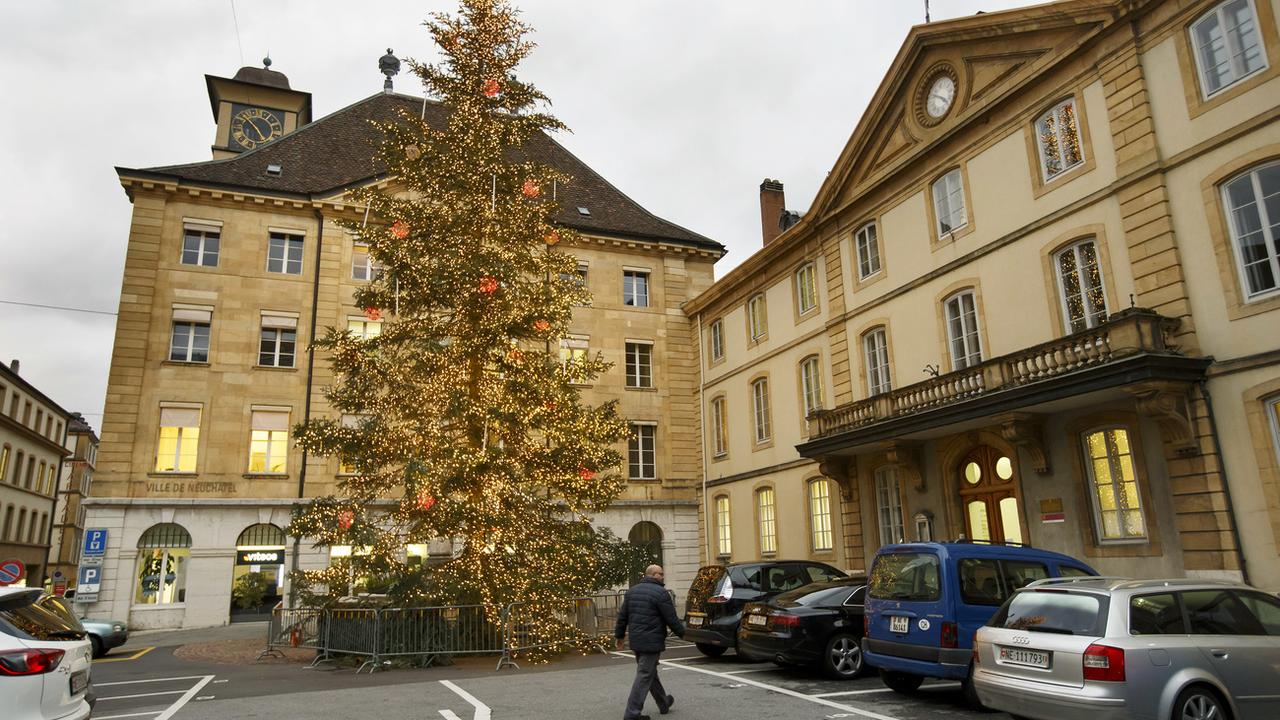 La Ville de Neuchâtel va réduire son éclairage sans renoncer aux illuminations de Noël. [Keystone - Salvatore Di Nolfi]
