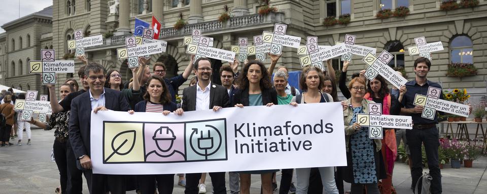 Le PS et les Verts lancent leur initiative pour un fonds climat. [Keystone - Peter Klaunzer]