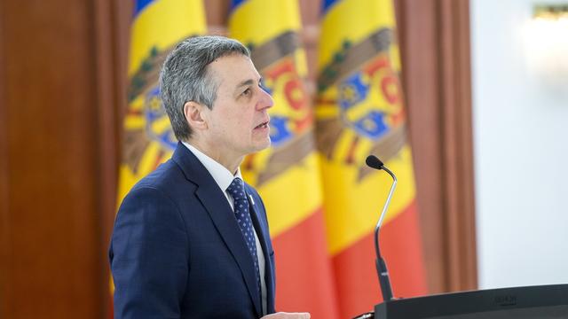 Le président de la Confédération Ignazio Cassis en Moldavie. [Keystone/EPA - Dumitru Doru]