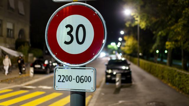 30 km/h la nuit à Lausanne. [Keystone - Jean-Christophe Bott]