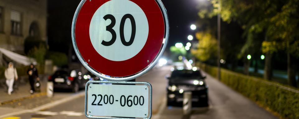 30 km/h la nuit à Lausanne. [Keystone - Jean-Christophe Bott]