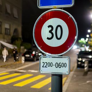 30 km/h la nuit à Lausanne. [Keystone - Jean-Christophe Bott]