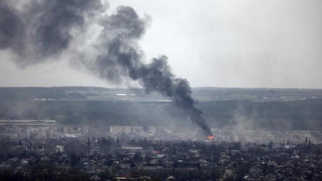 Bombardement sur la ville de Rubizhne, 18.04.2022. [AFP - Ronaldo Schemidt]