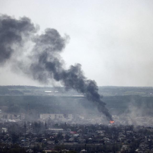 Bombardement sur la ville de Rubizhne, 18.04.2022. [AFP - Ronaldo Schemidt]
