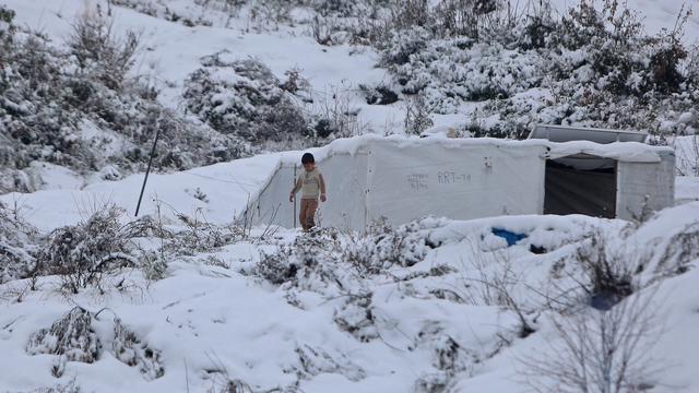 Les populations déplacées dans la région nord-ouest de la Syrie font face à des conditions hivernales désastreuses, a alerté lundi l'ONU en réclamant à la communauté internationale de faire davantage pour leur protection. [AFP - AAREF WATAD]