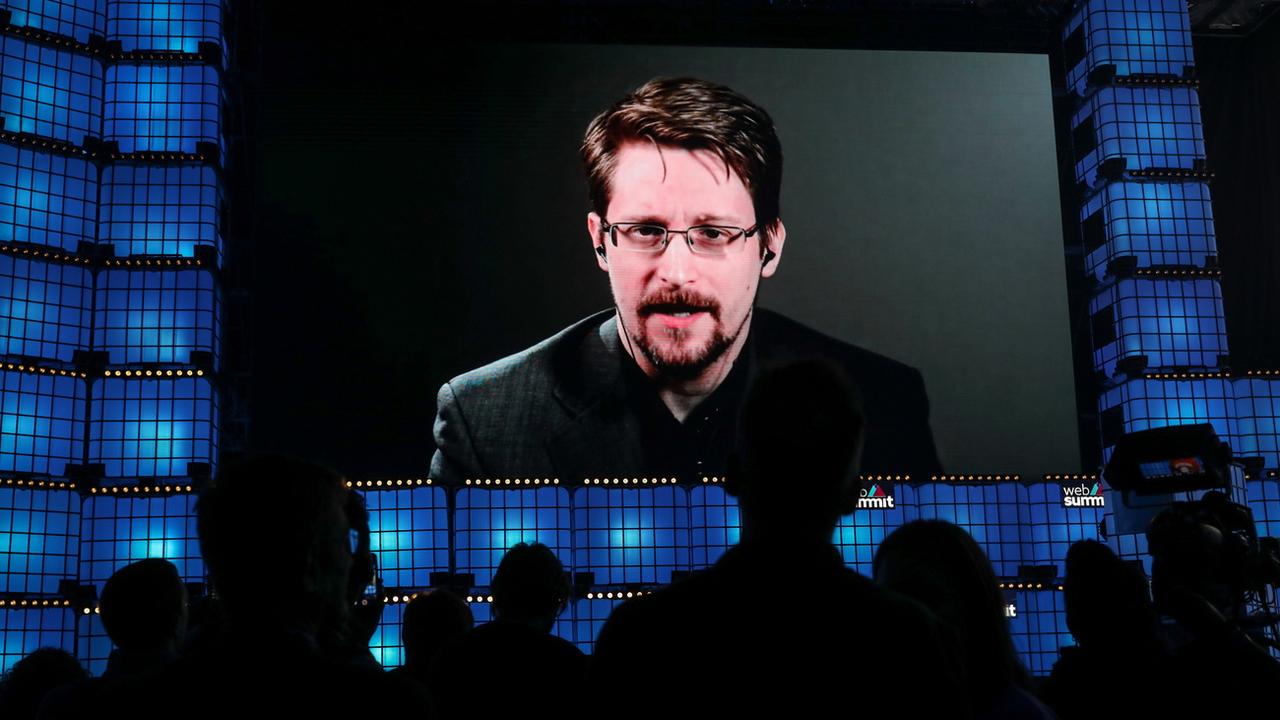 Edward Snowden lors d'une vidéoconférence en 2019. [Keystone - EPA/Miguel A.Lopes]