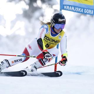 Pour son 2e géant de la saison, Lara Gut-Behrami est à nouveau dans le top-5. Elle avait fini 2e à Sölden. [Keystone - Antonio Bat]