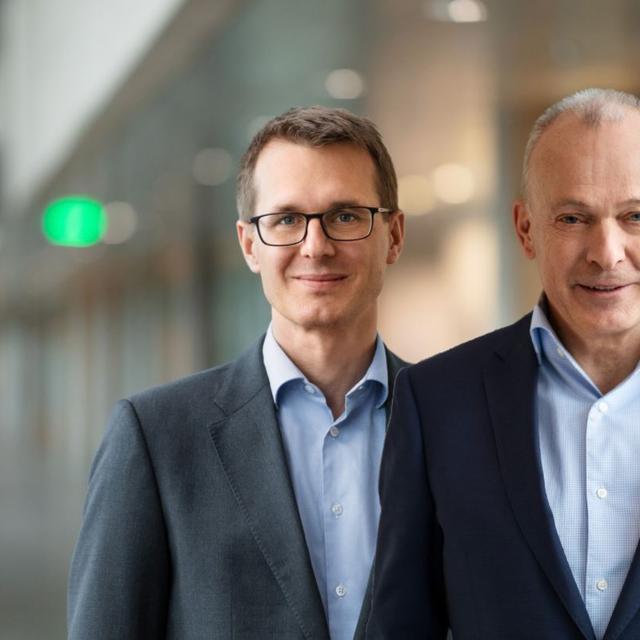Christoph Aeschlimann (à gauche) remplace Urs Schaeppi (à droite) à la direction générale de Swisscom. [Swisscom]