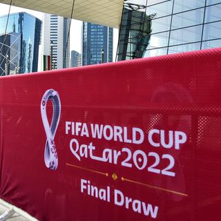 Le tirage de la coupe du monde de football 2022. [Keystone - Noushad Thekkayil/EPA]