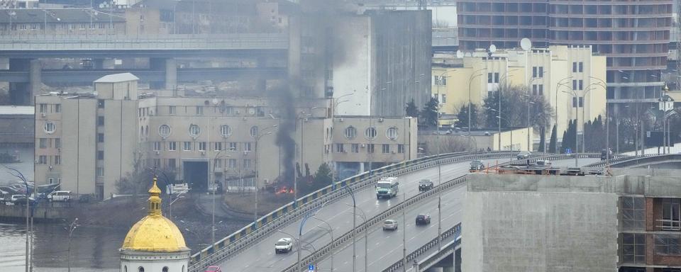 La ville de Kharkiv en Ukraine subit un bombardement intense de la part des forces armées russes. [AP Photo - Efrem Lukatsky - Keystone]