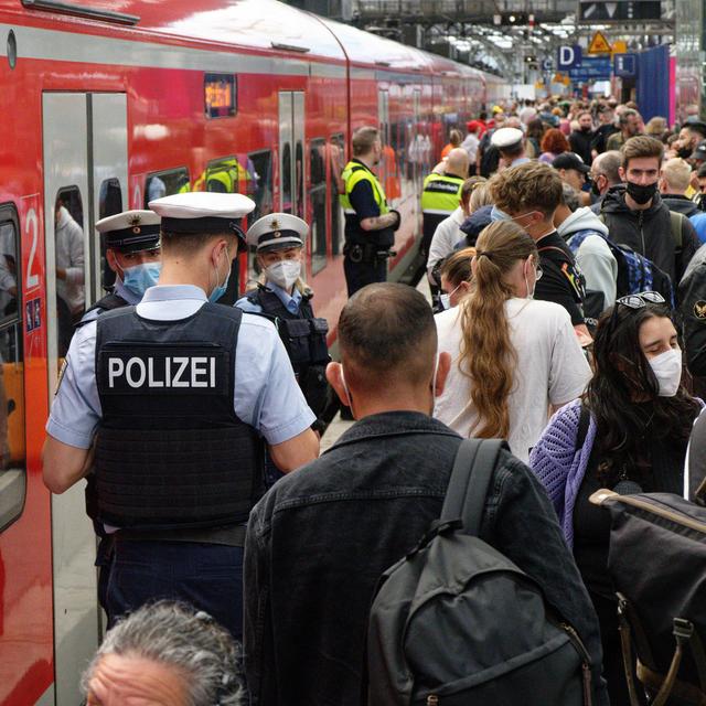 Le 9-Euro-Ticket a connu un succès fulgurant en Allemagne, provoquant des quais et des rames de train bondés.