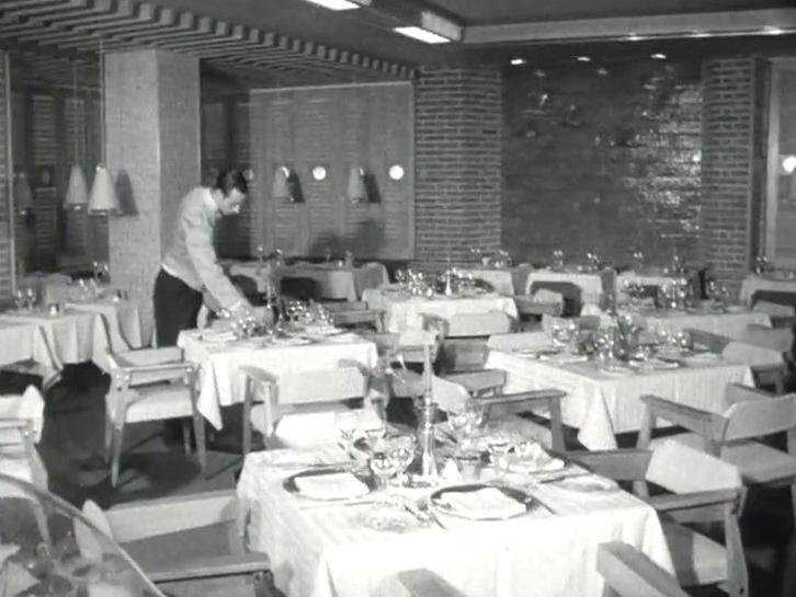 La salle du restaurant Mövenpick à Genève en 1958. [RTS]