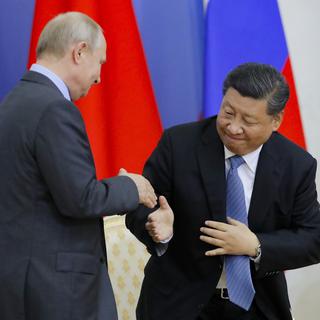 Vladimir Poutine et Xi Jinping à Saint-Pétersbourg en juin 2019. [Pool/AP/Keystone - Dmitri Lovetsky]