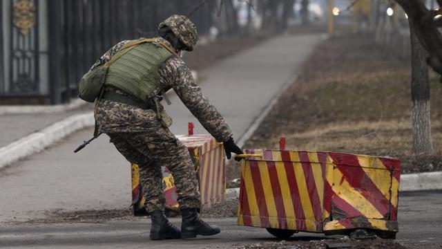 Un soldat kirghiz. [AFP - Pavel Pavlov / Anadolu Agency]