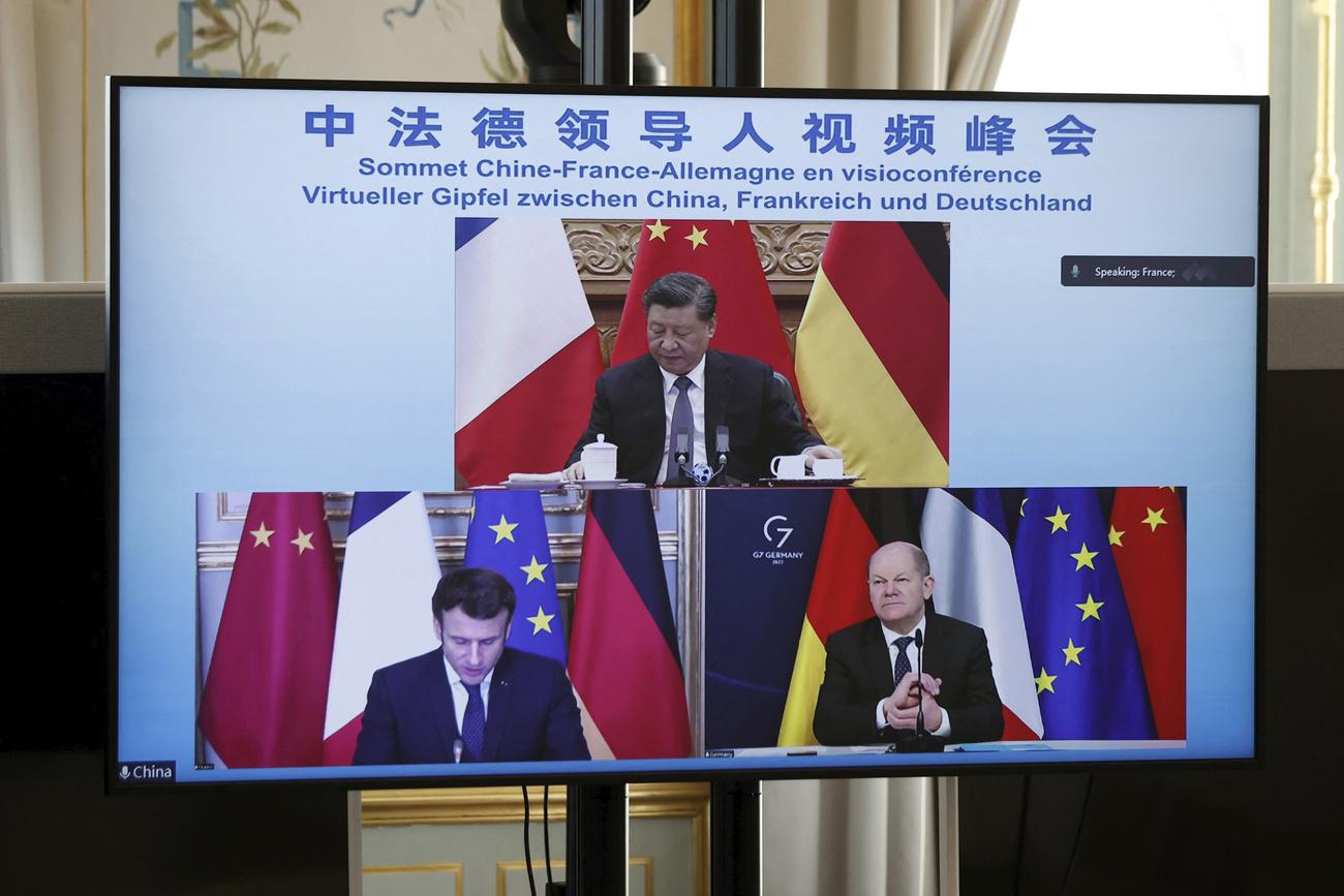 Le président chinois Xi Jinping s'est entretenu avec les dirigeants français Emmanuel Macron et allemand Olaf Scholz, le 8 mars 2022. [KEYSTONE - BENOIT TESSIER]