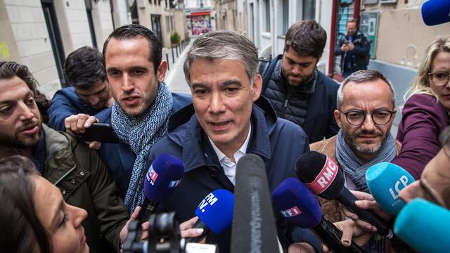 Le premier secrétaire du PS Olivier à son arrivée au quartier général de La France Insoumise jeudi. [Christophe Petit Tesson]