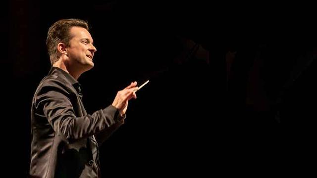 Thierry Besançon, chef d’orchestre et directeur artistique de l'Orchestre Bande-Son. [www.thierrybesancon.ch - © Huguenin Margand 2019]