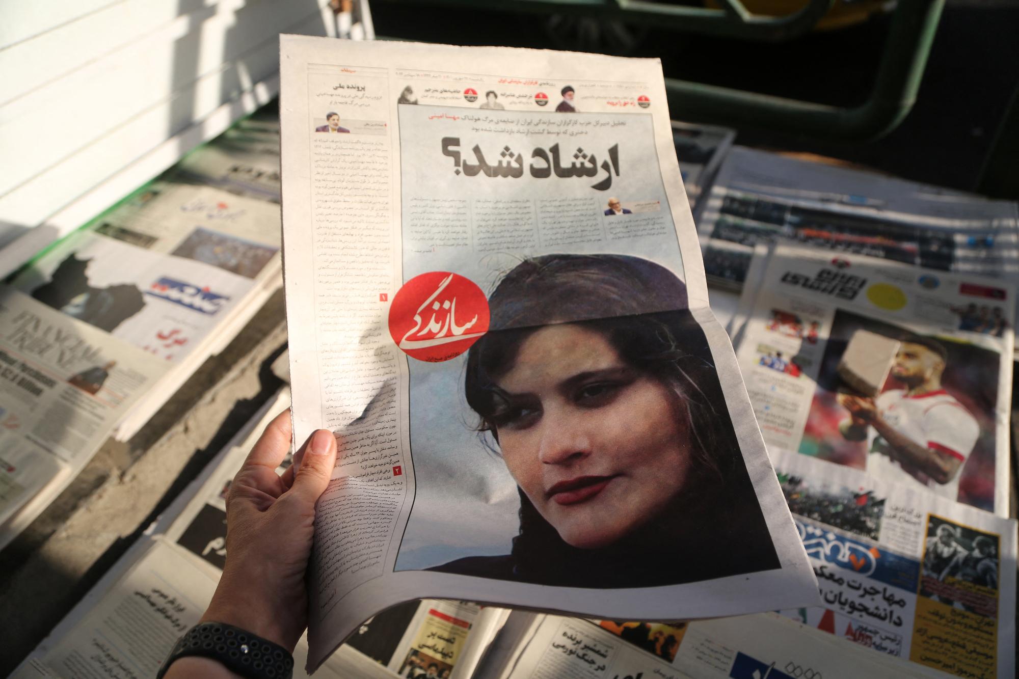 Le décès de Mahsa Amini, 22 ans, a été rapporté dans les journaux iraniens. [AFP - Fatemeh Bahrami / Anadolu Agency]